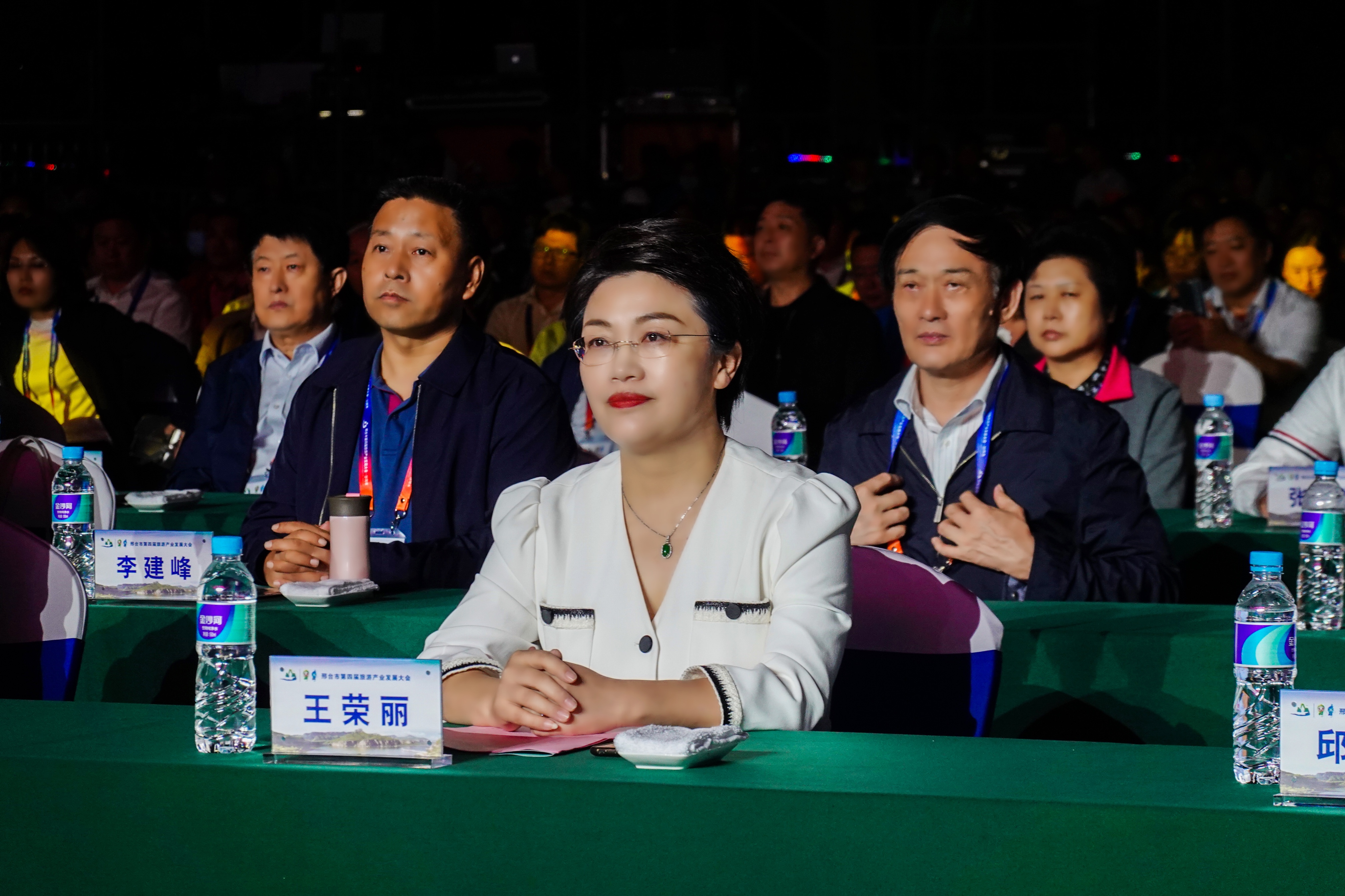 9月19日晚,邢台市第四届旅发大会在沙河市红石沟休闲生态农场启幕。图为王荣丽出席活动现场 杜船摄
