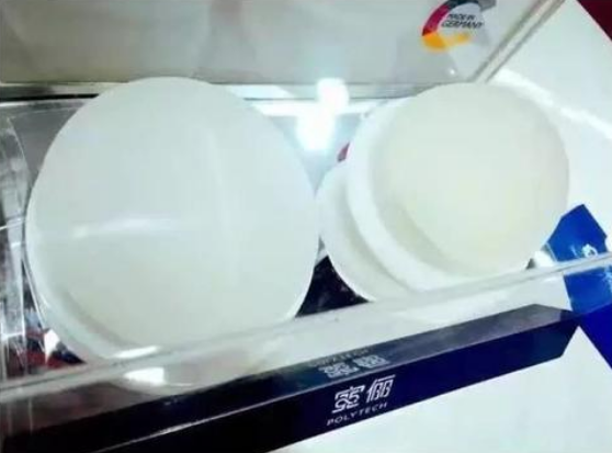 假体隆胸品牌‖隆胸后胸部硬如石头 选择隆胸还靠谱吗?