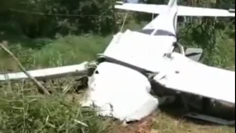 山东一小型飞机坠毁，目击者：有人员被救护车拉走