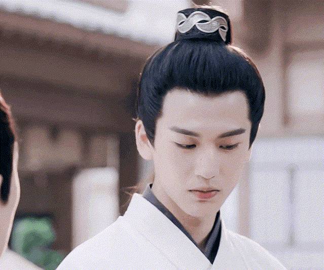 张凌赫这个弟弟，为什么我爱了？（张凌赫家庭情况）