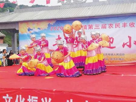 秦州区载歌载舞话丰收 新甘肃&middot;甘肃农民报记者 郭彦英（甘肃农民报）