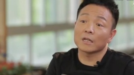 被问及最奢侈的地方是什么？许巍直言：我的吉他都是手工定制的！
