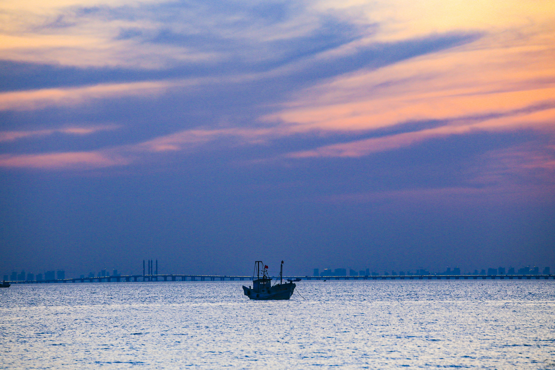 最美青岛 |  晚霞与建筑群交相辉映