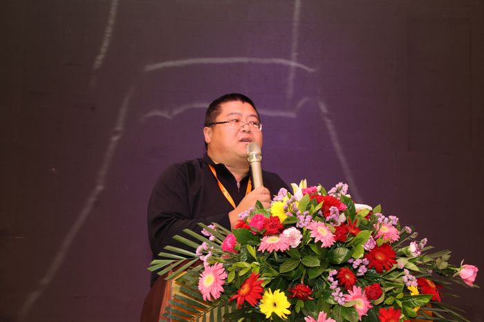 水产养殖管理委员会ASC中国区经理方清作主题为“盐田虾为代表的ASC负责任养殖实践”的报告。