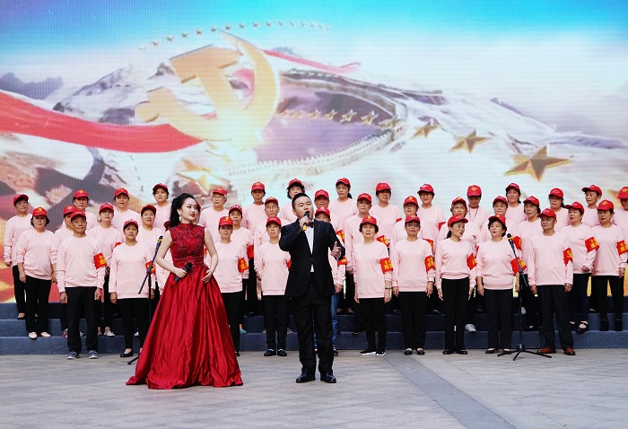 秀才艺、道感恩、逛市集 东湖新城社区邻里节热闹有爱