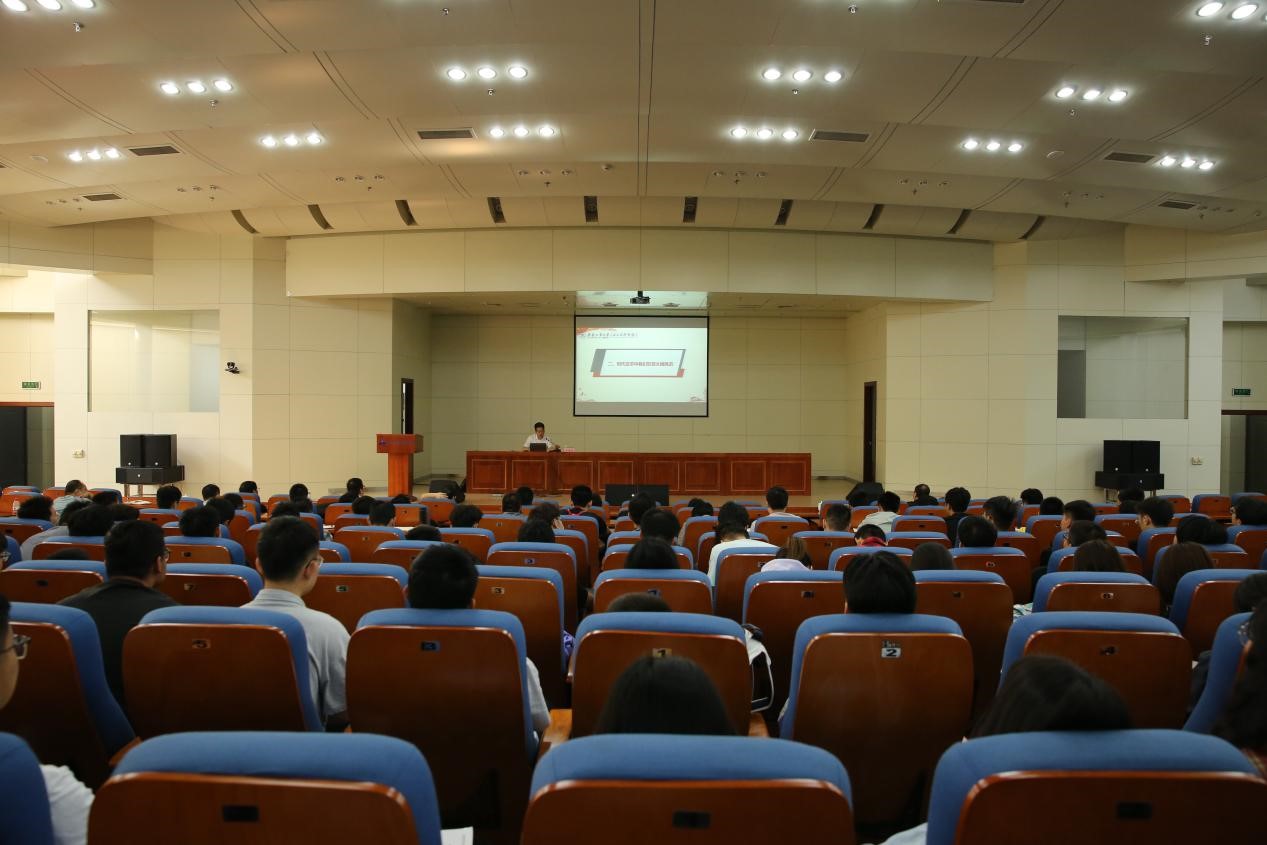 齐鲁工业大学（山东省科学院）党委书记王英龙为彩石校区学生上新学期“思政第一课”