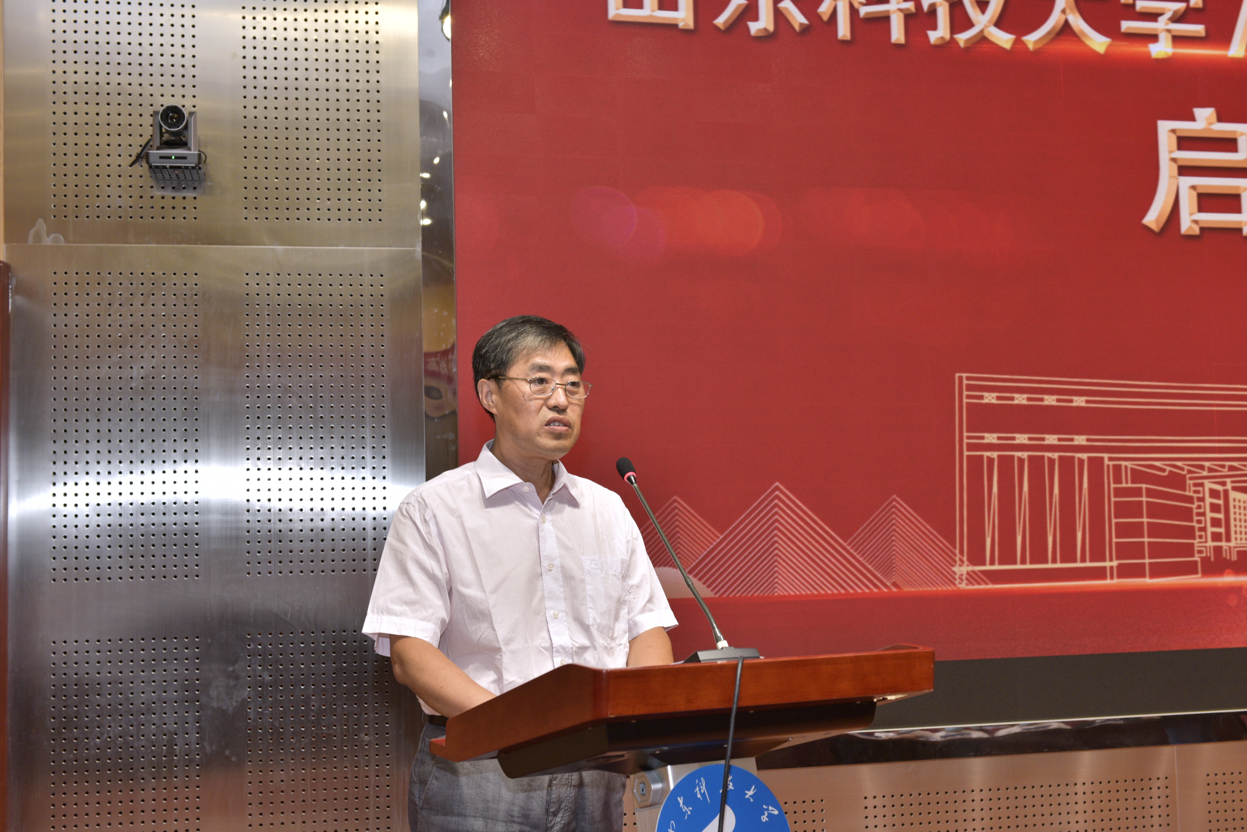 教师代表、全国模范教师王来