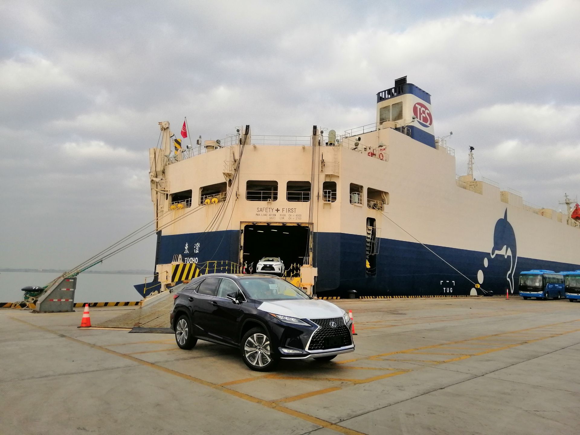 东莞新沙口岸进口汽车2.8万辆 创年内单月新高