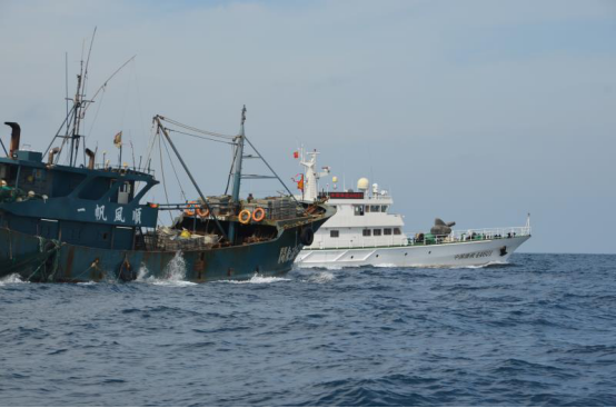 广东海洋综合执法总队查获8艘违规作业渔船