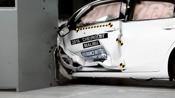 雪佛兰迈锐宝正面25%碰撞测试