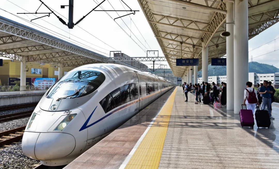 杭州东,g7339上海虹桥-苍南,g7661合肥南-苍南三趟列车缓解客流压力