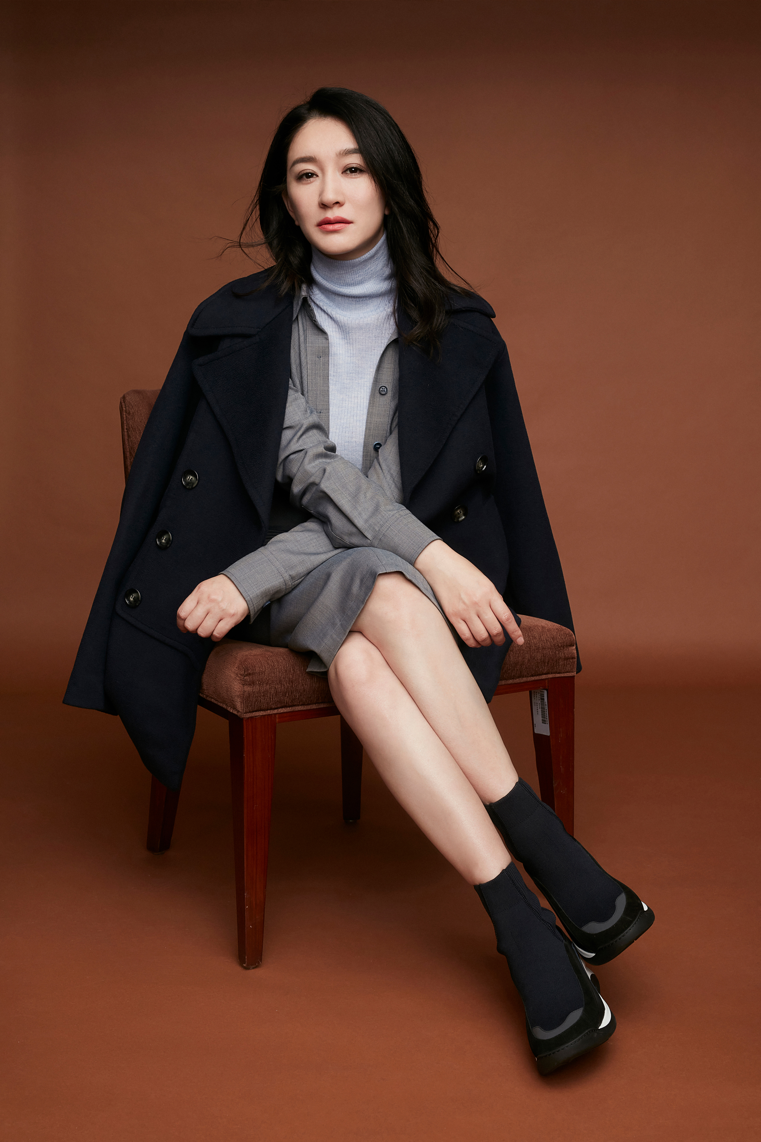 一半优雅一半潇洒 李小冉助阵max mara 2020秋冬时装秀