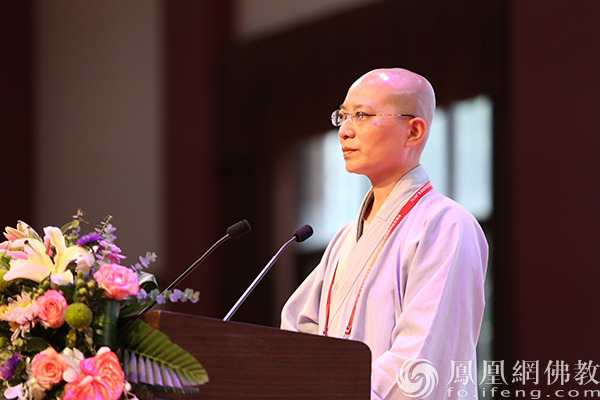 来易法师宣讲“如何安顿身心”（图片来源：凤凰网佛教）