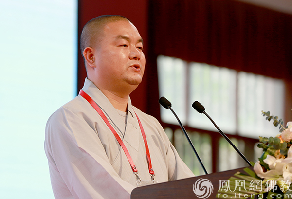 理讼法师宣讲“如何建立信仰”（图片来源：凤凰网佛教）