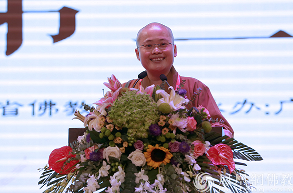 慧超法师宣讲“如何安顿身心”（图片来源：凤凰网佛教）