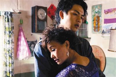 电影《醉&middot;生梦死》是李鸿其第一次演戏，就获得了金马奖的认可。