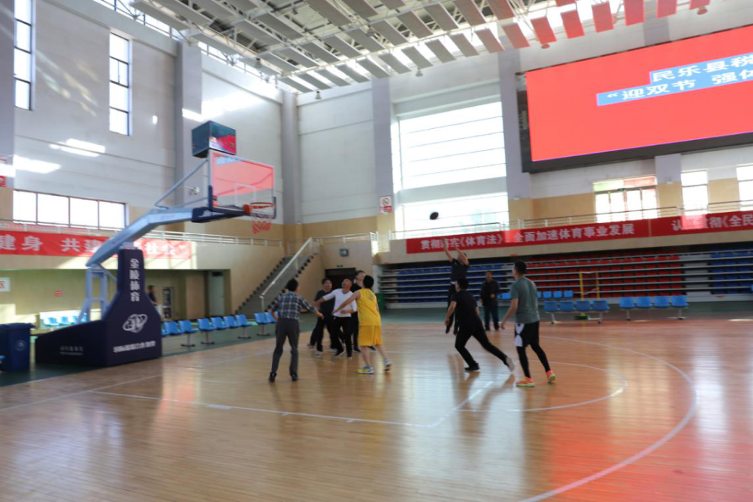 9月29日,民乐县税务局举办了“迎双节 强体魄”趣味运动会。(韩世栋)