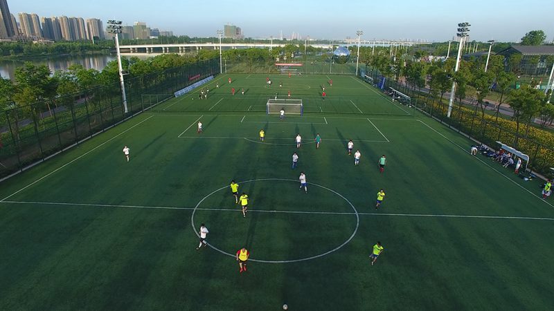 武汉体育中心足球公园是足球爱好者的精神家园.