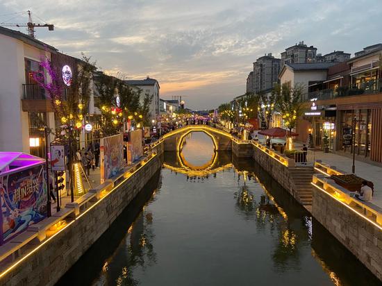 水街一影。项菁 摄