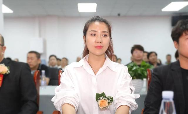 美伦克拉实业集团总裁,冰洁绣苑创始人孙冰朴道书院创始人兼院长于嘉