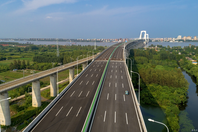 刚刚芜湖长江三桥公路桥通车