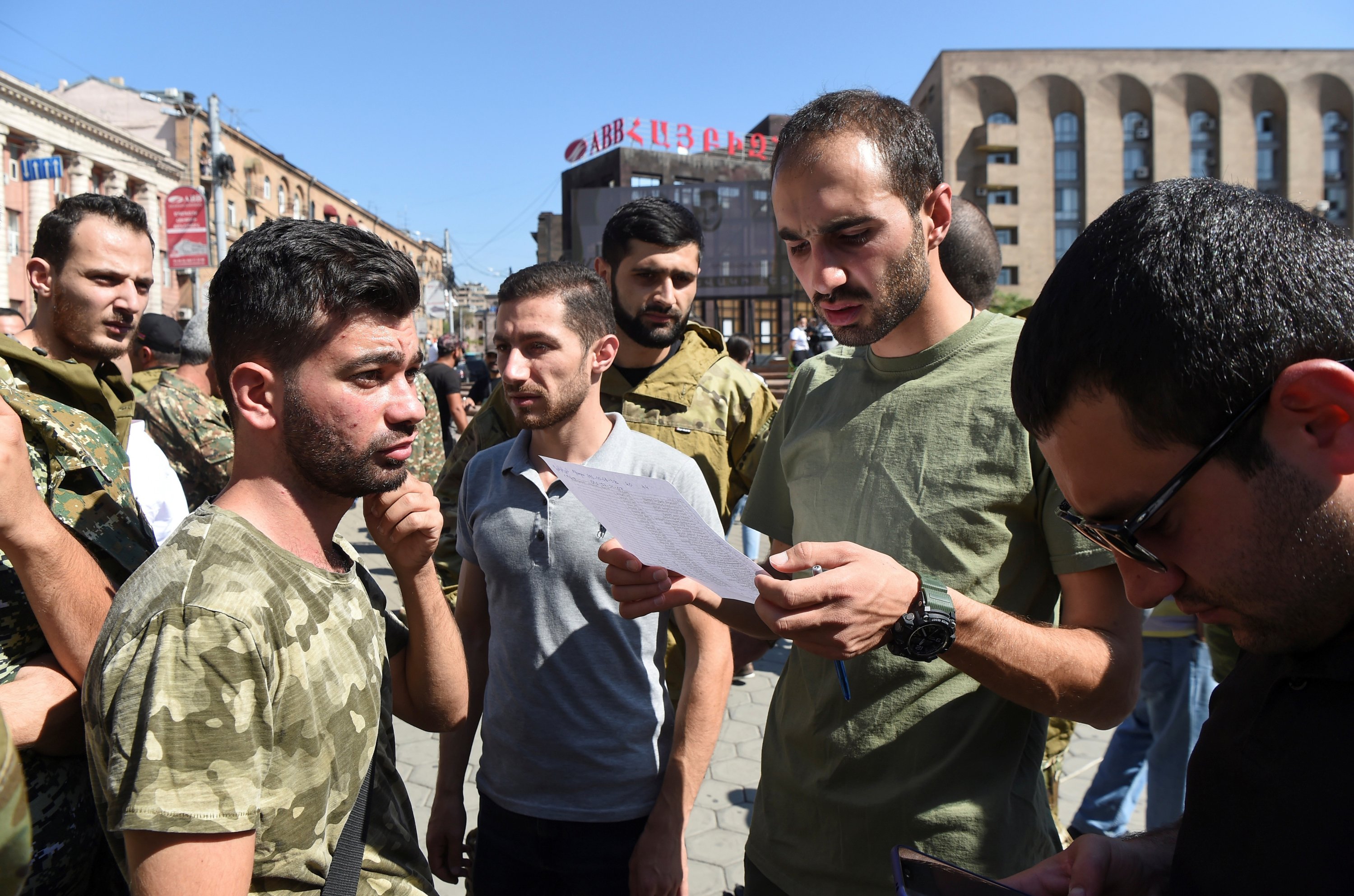 亚美尼亚实行戒严令 限制18至55岁男性出境