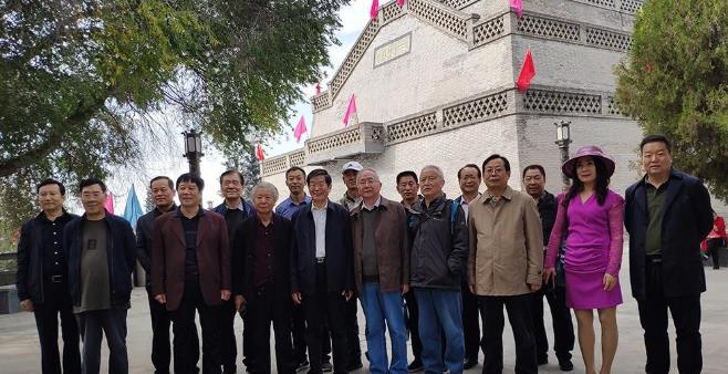 与会专家、学者合影留念