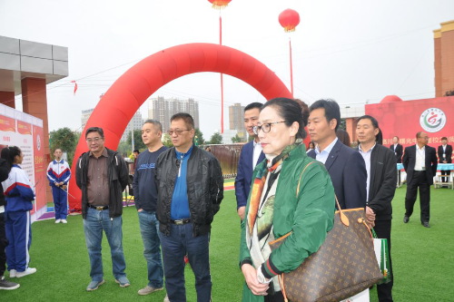 陕西省侨商联合会代表参加洛川县曙光中学20年校庆