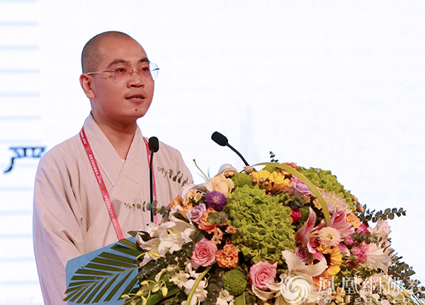 仁俊法师宣讲“如何安顿身心”(图片来源:凤凰网佛教)