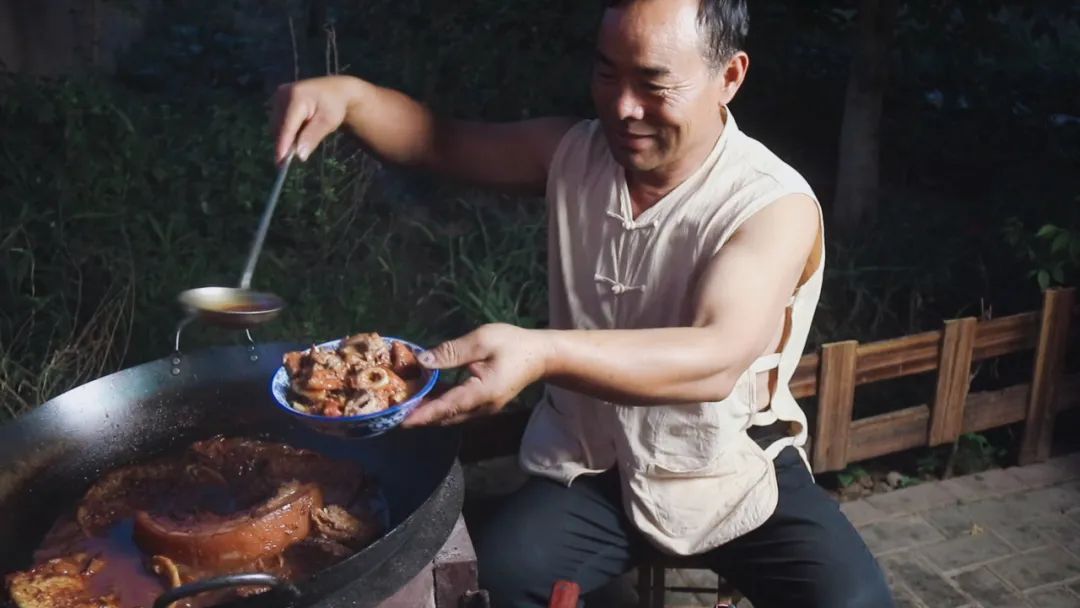 小院搭灶开启"舌尖上的张掖"之旅 "乡村食叔"吸粉百万