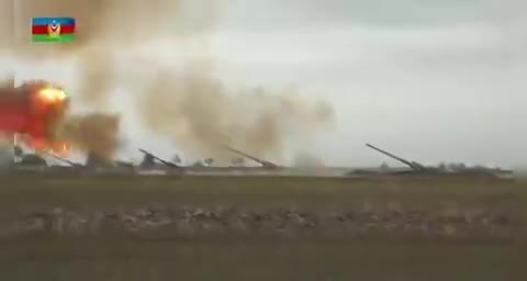 战地实拍：阿塞拜疆炮兵部队炮击亚美尼亚控制区