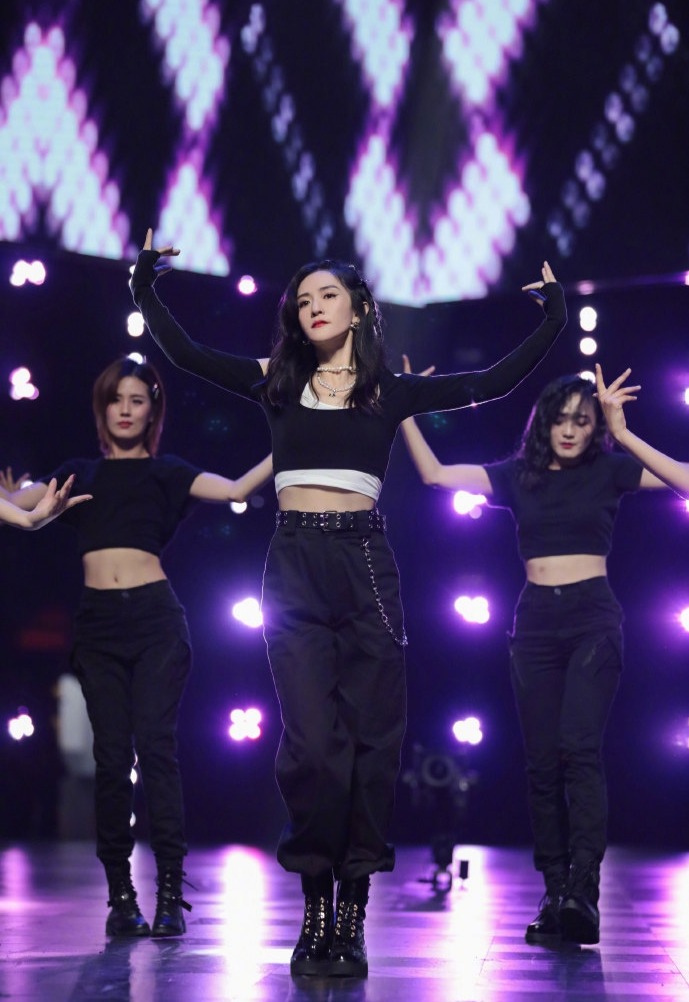 正文0 1/5 9月27日播出的《快乐大本营》放出预告,谢娜跳blackpink