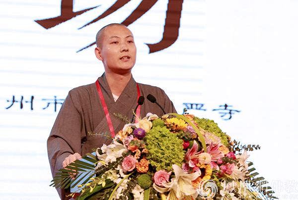 延续法师宣讲“如何依教修学”（图片来源：凤凰网佛教）