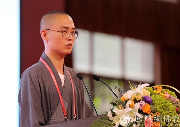 崇善法师宣讲“如何依教修学”（图片来源：凤凰网佛教）