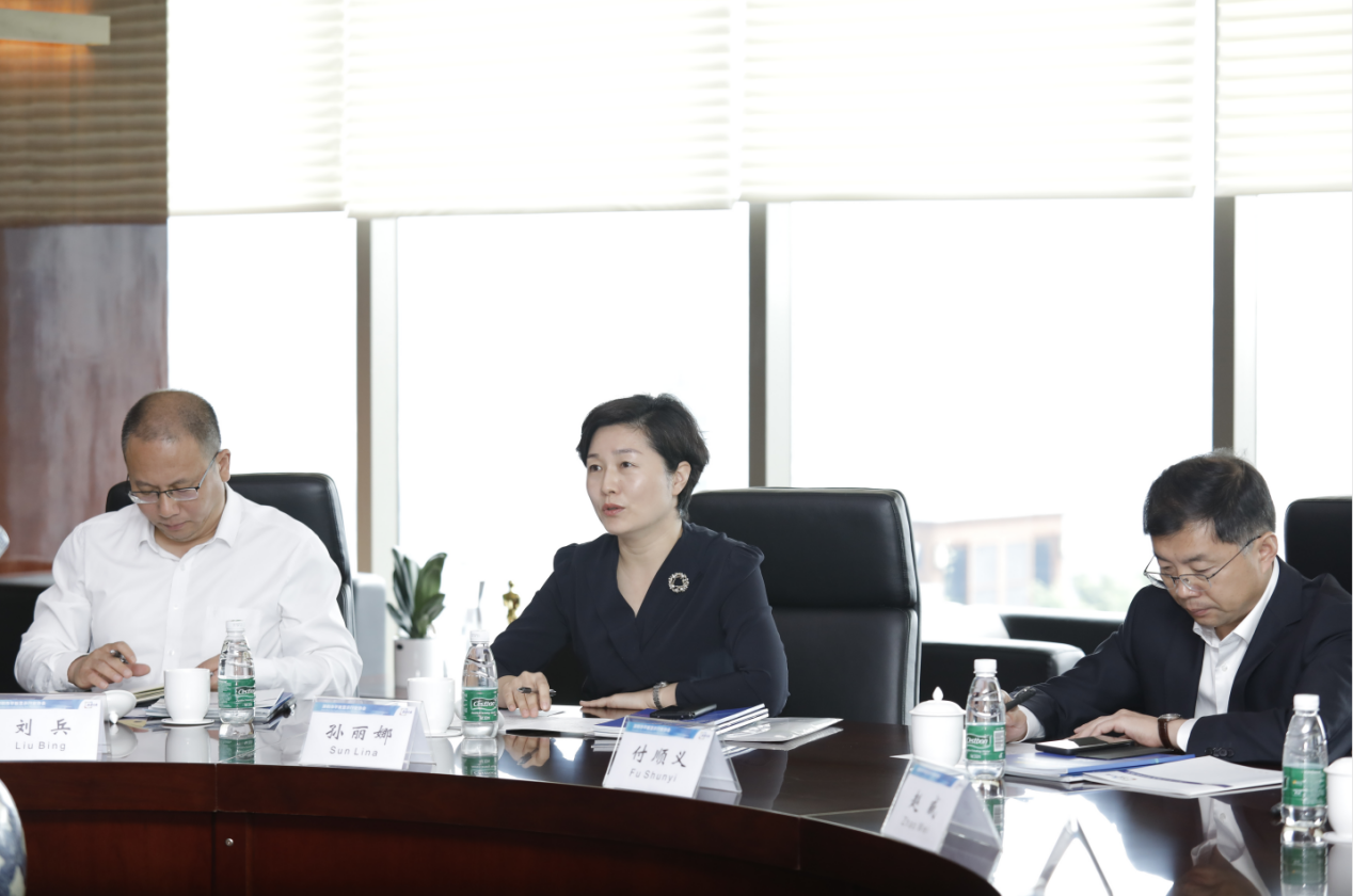 （固安县委书记孙丽娜与深圳市平板显示行业协会现场交流发言）