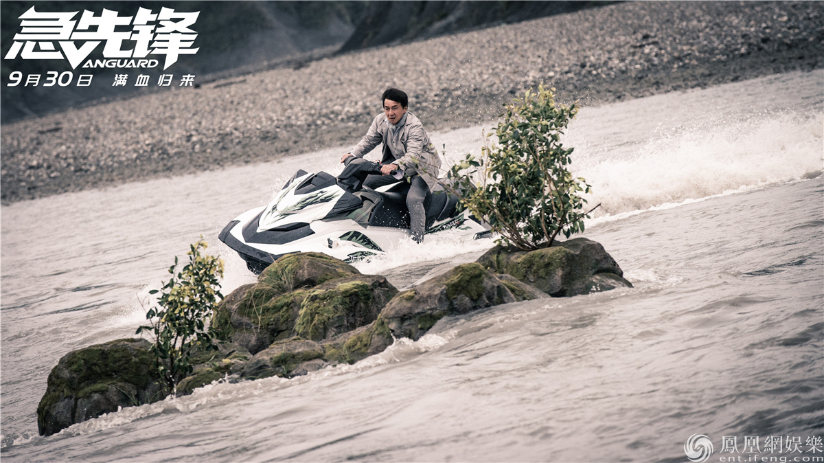 急先锋成龙戏里拼搏先锋戏外贴心大哥