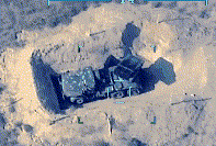 阿塞拜疆国防部摧毁亚美尼亚坦克及军车 现场冒出浓烟