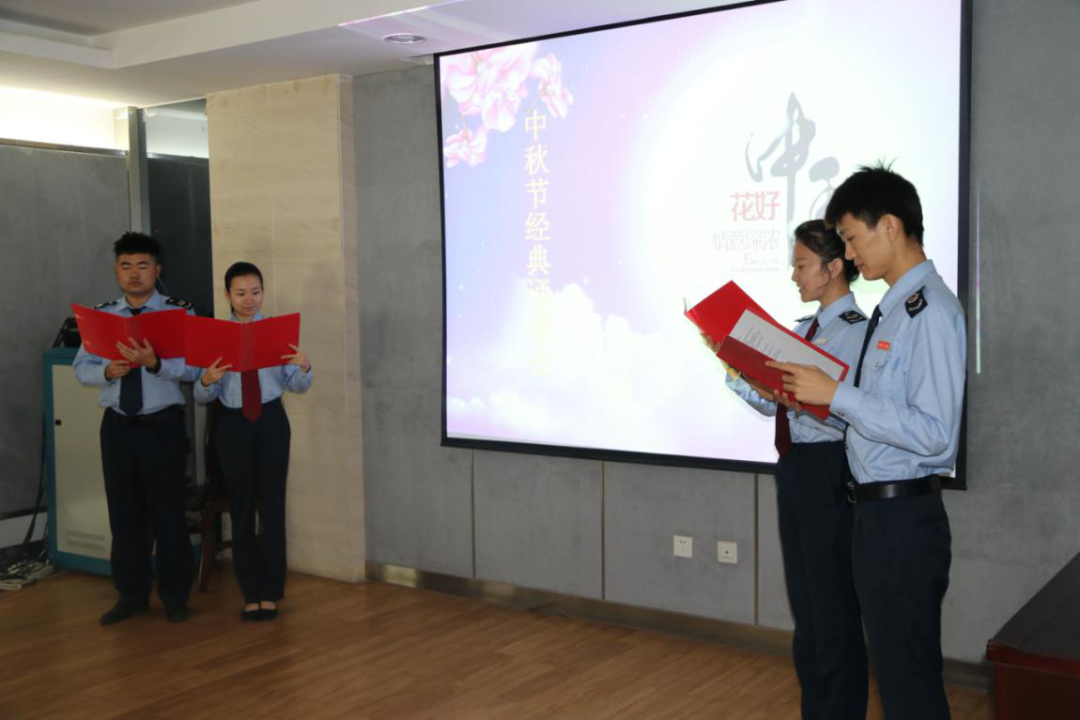 9月29日,兰州市税务局第二税务分局举办“我们的节日•中秋”中华经典诵读活动。(宋鹏)