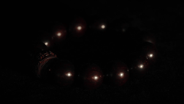 一寸紫檀一寸金，愿这人间紫微星守君安康~