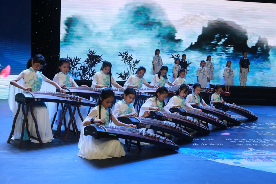 青岛市第五届中小学生“学国学 诵经典 传美德”活动举行总决赛