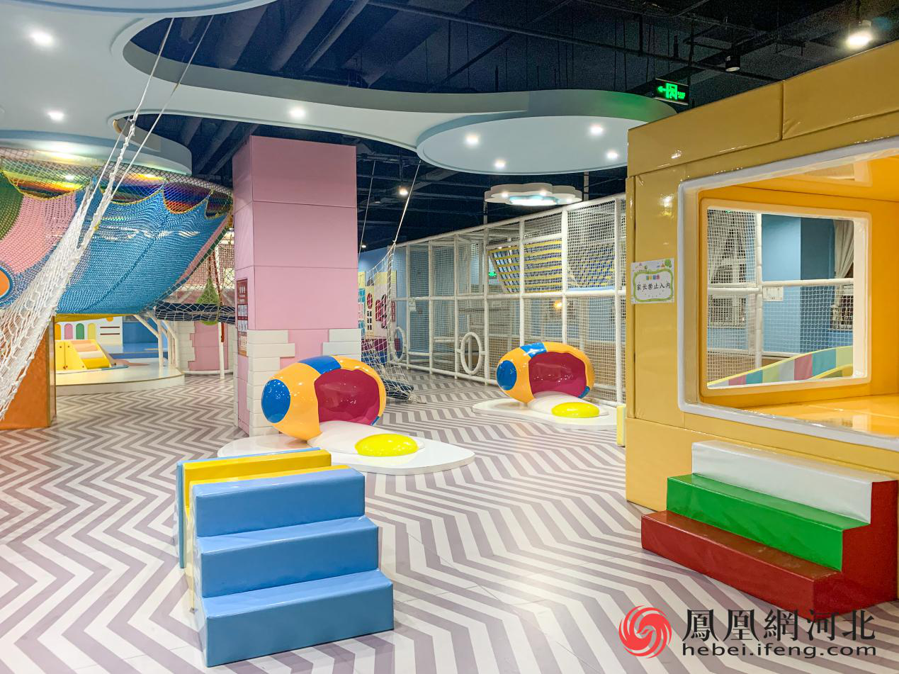 三楼的儿童乐园为唐山区域内的一级儿童游乐场所
