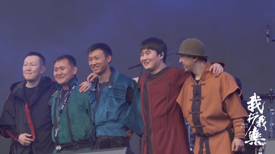 为了能够看懂英语的音乐教学视频,九宝乐队主唱阿斯汗一直自学英语