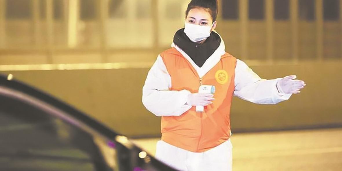 战疫期间工作照 资料图片