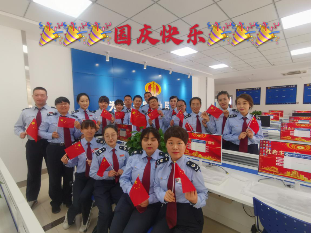 兰州市城关区税务局各办税服务厅开展了以“展现青春活力 献礼祖国母亲”为主题的快闪活动(闫成栋)