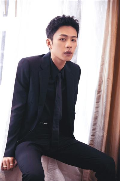 李鸿其很怕被别人定义为是一个只会演文艺片的演员，所以他选择跳出舒适圈，接演与以往反差很大的角色。