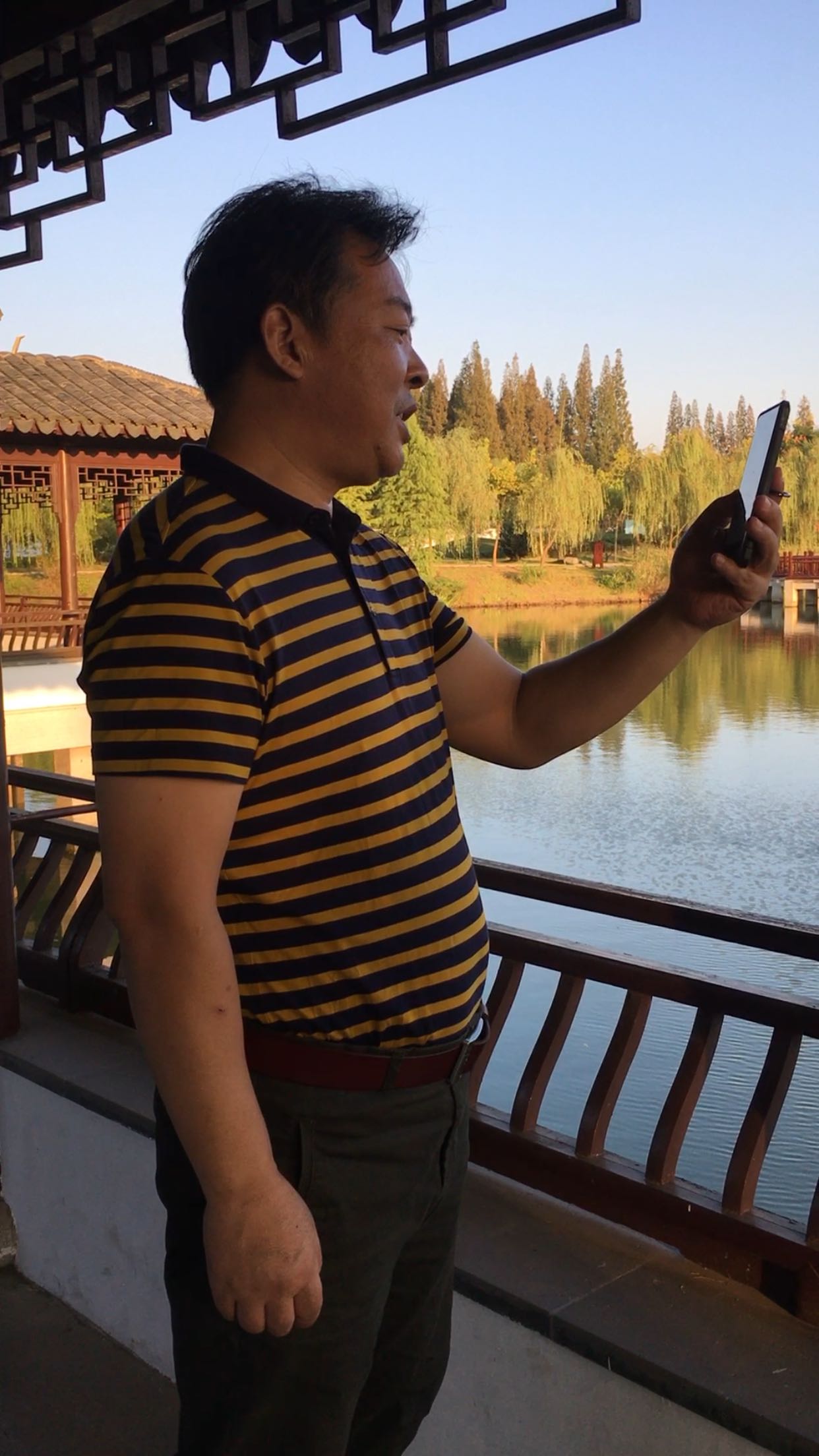 诗人凤凰座程孝宇主持云派诗歌第五届诗歌研讨会