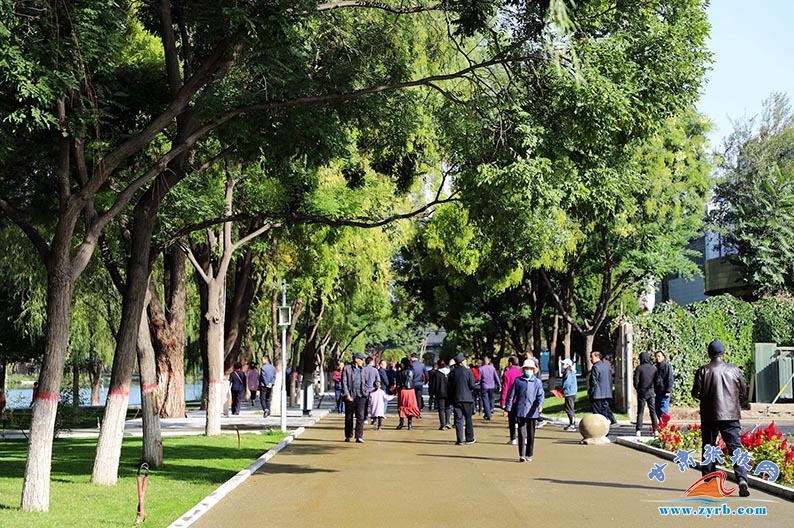 张掖甘州8处城市公园“双节”迎客 唤起市民年代记忆