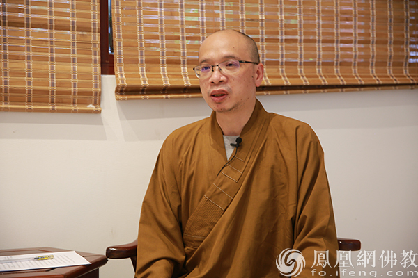 凤凰网佛教对话明向法师（图片来源：凤凰网佛教）