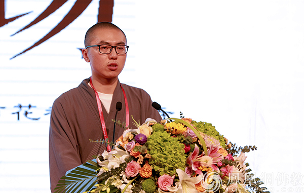 现如法师宣讲“如何认识因果”（图片来源：凤凰网佛教）