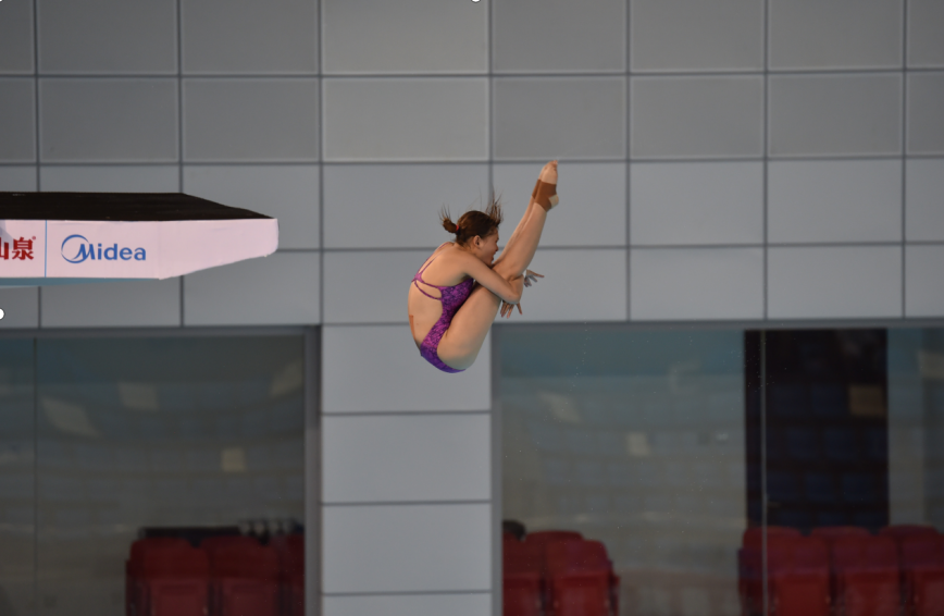 河北跳水队员索咪娅在比赛中